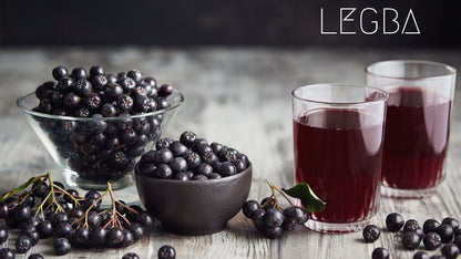 Arbuste d'aronia, feuillage luisant qui vire à l'écarlate en automne